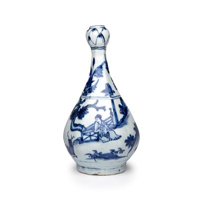 A Chinese blue and white garlic-mouth bottle vase, Wanli/Tianqi