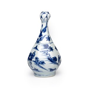 A Chinese blue and white garlic-mouth bottle vase — photo 4