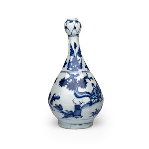 A Chinese blue and white garlic-mouth bottle vase — photo 5