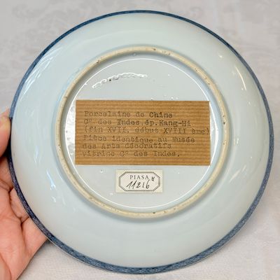 A Chinese blue and white gilt-decorated 'Botanical' plate based on designs by the German botanist Maria Sybille Merian — photo 6