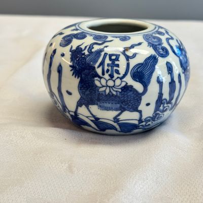 A Chinese blue and white globular water pot — 照片 3