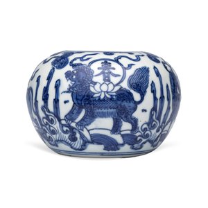 A Chinese blue and white globular water pot — 照片 5