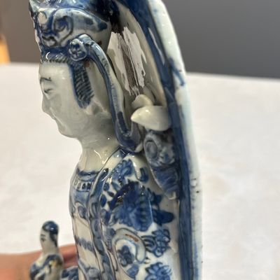 A Chinese blue and white group of Guanyin and attendants — photo 14
