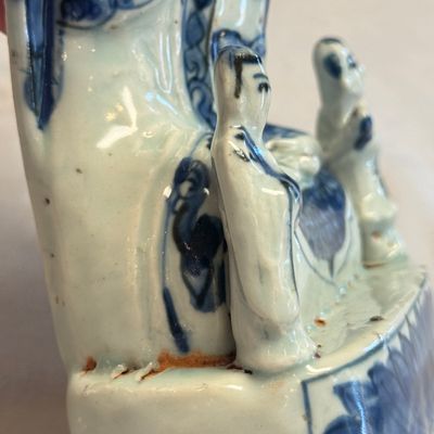 A Chinese blue and white group of Guanyin and attendants — photo 18