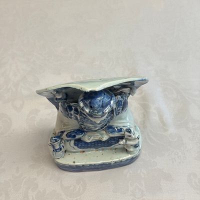 A Chinese blue and white group of Guanyin and attendants — photo 6