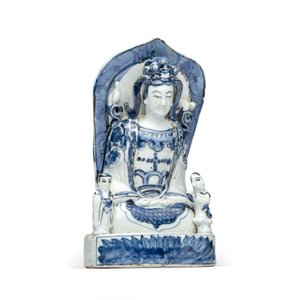 A Chinese blue and white group of Guanyin and attendants — photo 1