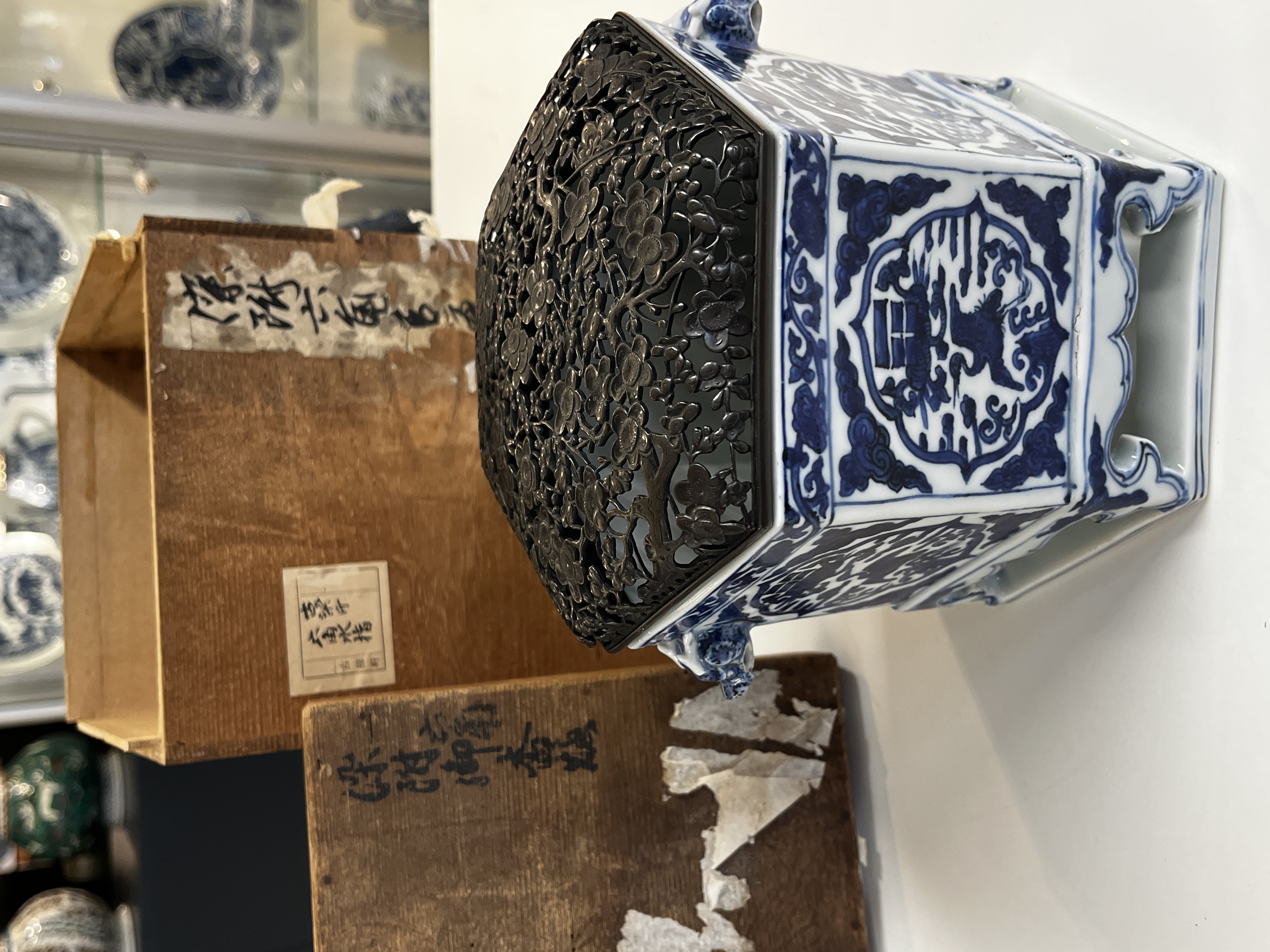 A Chinese blue and white hexagonal censer — foto 1