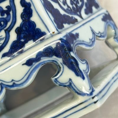 A Chinese blue and white hexagonal censer — foto 23