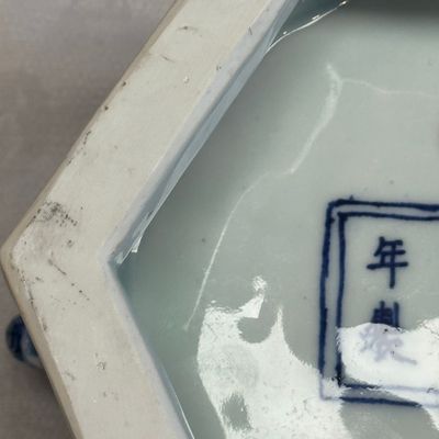 A Chinese blue and white hexagonal censer — foto 26