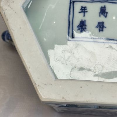 A Chinese blue and white hexagonal censer — foto 27