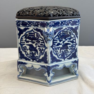 A Chinese blue and white hexagonal censer — foto 4