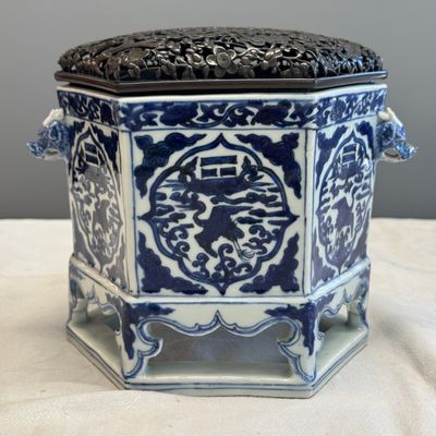 A Chinese blue and white hexagonal censer — foto 7