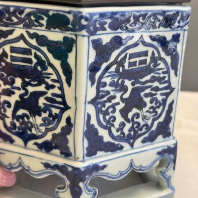 A Chinese blue and white hexagonal censer — foto 10