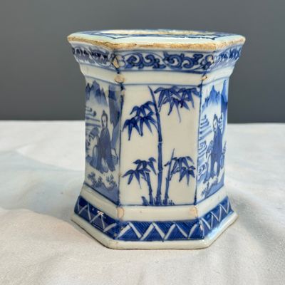 A Chinese blue and white hexagonal salt after a European silver model — photo 3