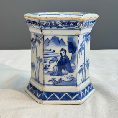 A Chinese blue and white hexagonal salt after a European silver model — photo 4