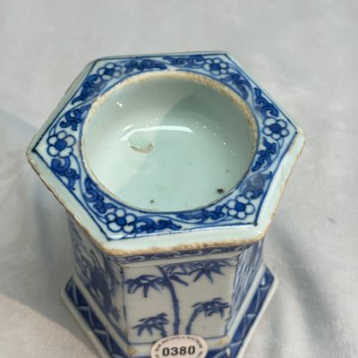 A Chinese blue and white hexagonal salt after a European silver model — photo 7