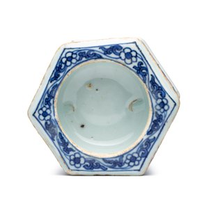 A Chinese blue and white hexagonal salt after a European silver model — photo 13