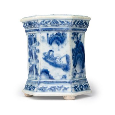 A Chinese blue and white hexagonal salt with figural design, Transitional period