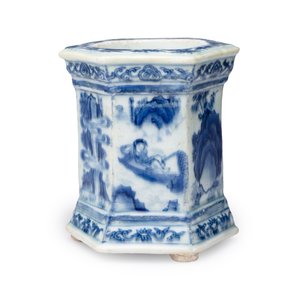 A Chinese blue and white hexagonal salt with figural design — 照片 11