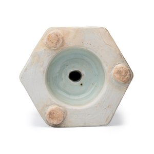 A Chinese blue and white hexagonal salt with figural design — 照片 13