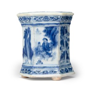 A Chinese blue and white hexagonal salt with figural design — 照片 8