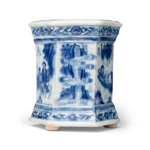 A Chinese blue and white hexagonal salt with figural design — 照片 9
