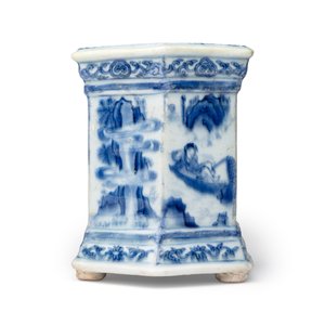 A Chinese blue and white hexagonal salt with figural design — 照片 10