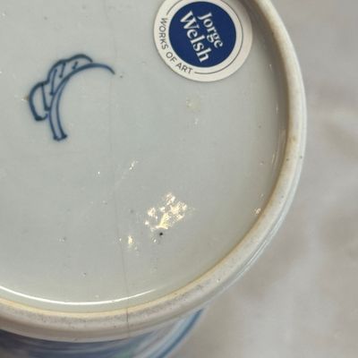 A Chinese blue and white, iron-red-decorated and green-enamelled 'Mountainous Riverscape'  brushpot (Bitong) — foto 16