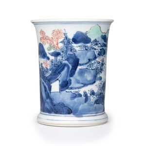 A Chinese blue and white, iron-red-decorated and green-enamelled 'Mountainous Riverscape'  brushpot (Bitong) — foto 2