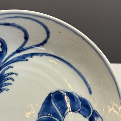 A Chinese blue and white ko-sometsuke 'Shrimps and Poem' plate — photo 4