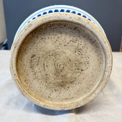 A Chinese blue and white 'lotus scroll' vase — 照片 13
