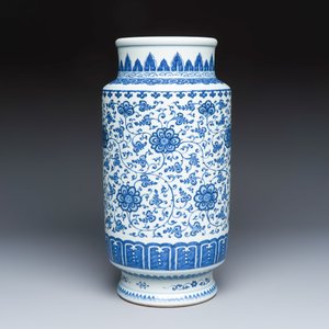 A Chinese blue and white 'lotus scroll' vase — 照片 3
