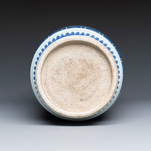A Chinese blue and white 'lotus scroll' vase — 照片 6
