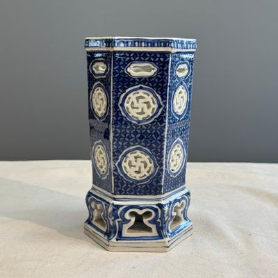 A Chinese blue and white openwork 'Linglong' incense stick holder — photo 1