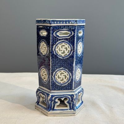 A Chinese blue and white openwork 'Linglong' incense stick holder — photo 2