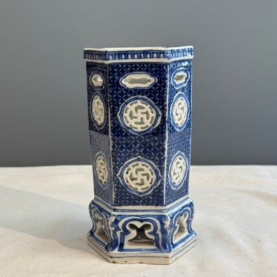 A Chinese blue and white openwork 'Linglong' incense stick holder — photo 5