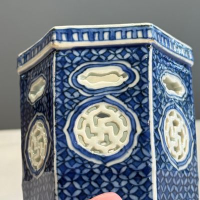 A Chinese blue and white openwork 'Linglong' incense stick holder — photo 8