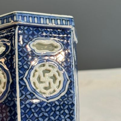 A Chinese blue and white openwork 'Linglong' incense stick holder — photo 9