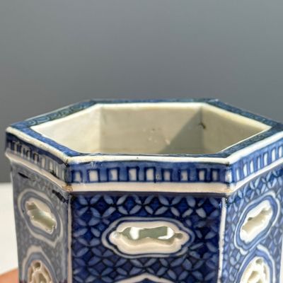 A Chinese blue and white openwork 'Linglong' incense stick holder — photo 10