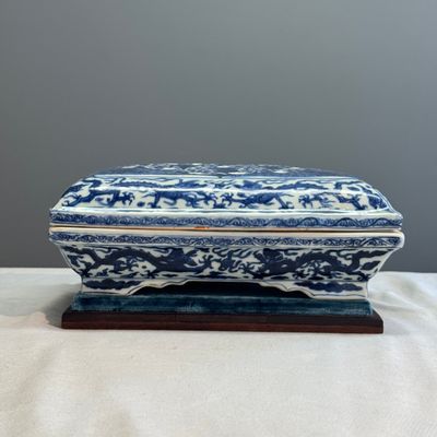 A Chinese blue and white openwork rectangular box and cover — photo 1