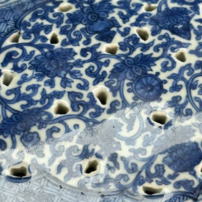 A Chinese blue and white openwork rectangular box and cover — photo 13