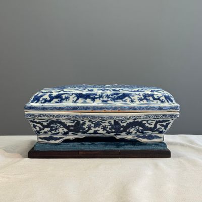 A Chinese blue and white openwork rectangular box and cover — photo 3