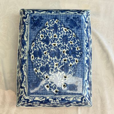 A Chinese blue and white openwork rectangular box and cover — photo 5