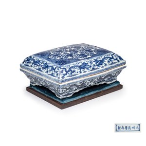 A Chinese blue and white openwork rectangular box and cover — photo 1