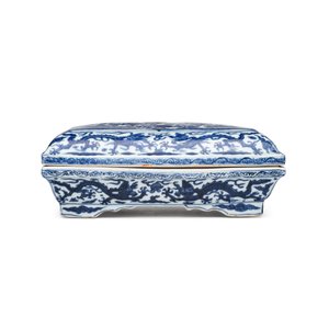 A Chinese blue and white openwork rectangular box and cover — photo 3