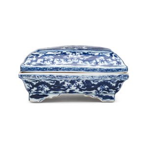 A Chinese blue and white openwork rectangular box and cover — photo 4