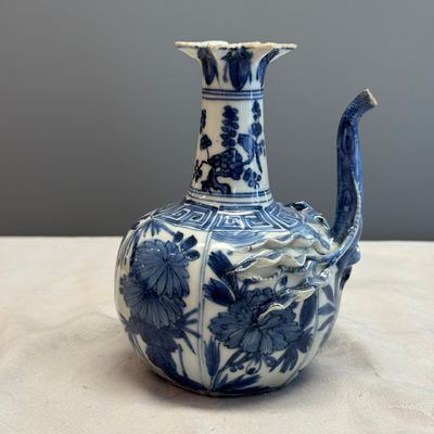A Chinese blue and white pomegranate-shaped ewer — photo 3
