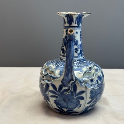 A Chinese blue and white pomegranate-shaped ewer — photo 9