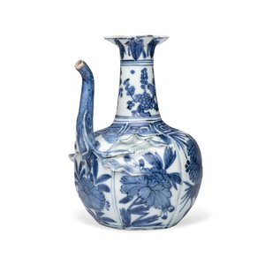 A Chinese blue and white pomegranate-shaped ewer — photo 1
