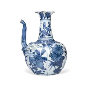 A Chinese blue and white pomegranate-shaped ewer — photo 2